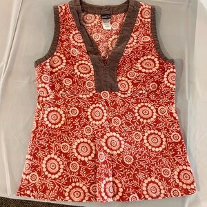 Patagonia Women's 6 organic cotton Red floral sleeveless shirt